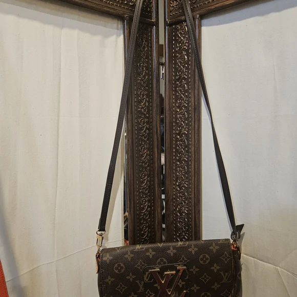 Classic Brown Monogram Canvas Crossbody with Gold Plaque - Picture 2 of 8